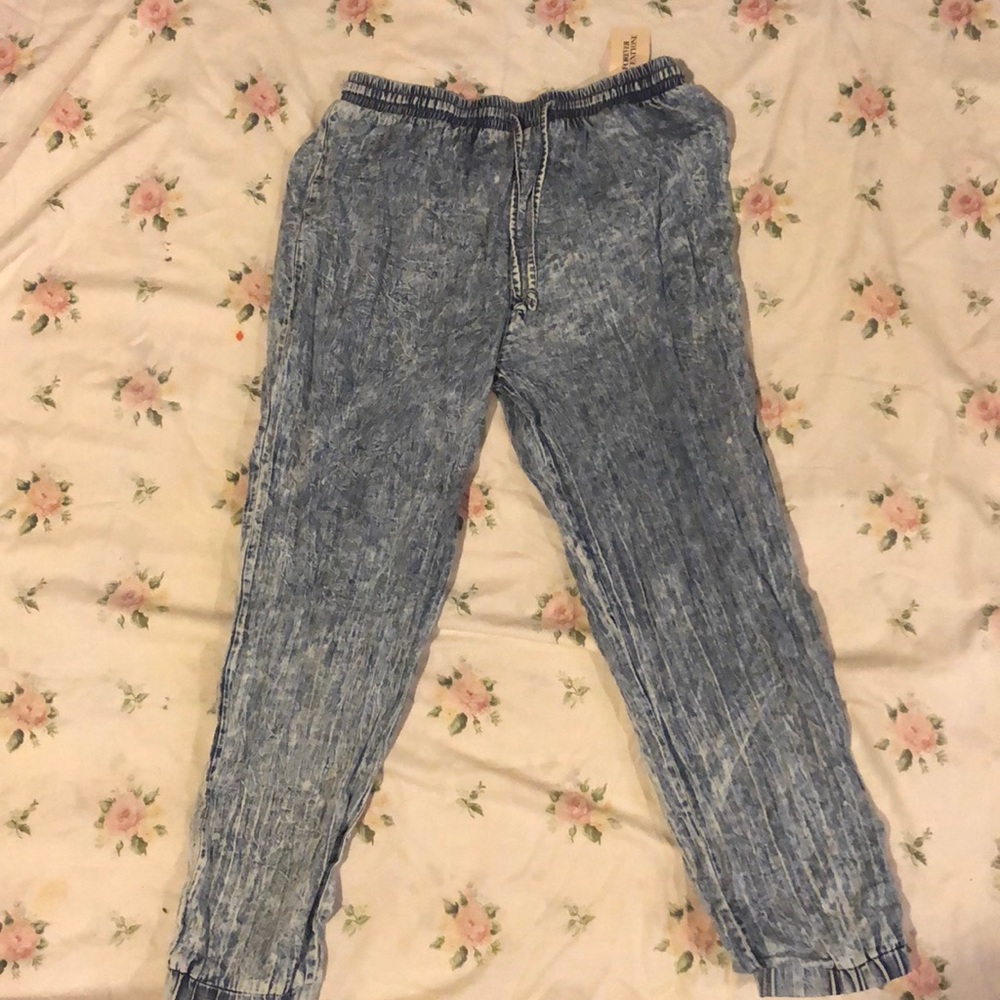 White washed denim joggers from F21